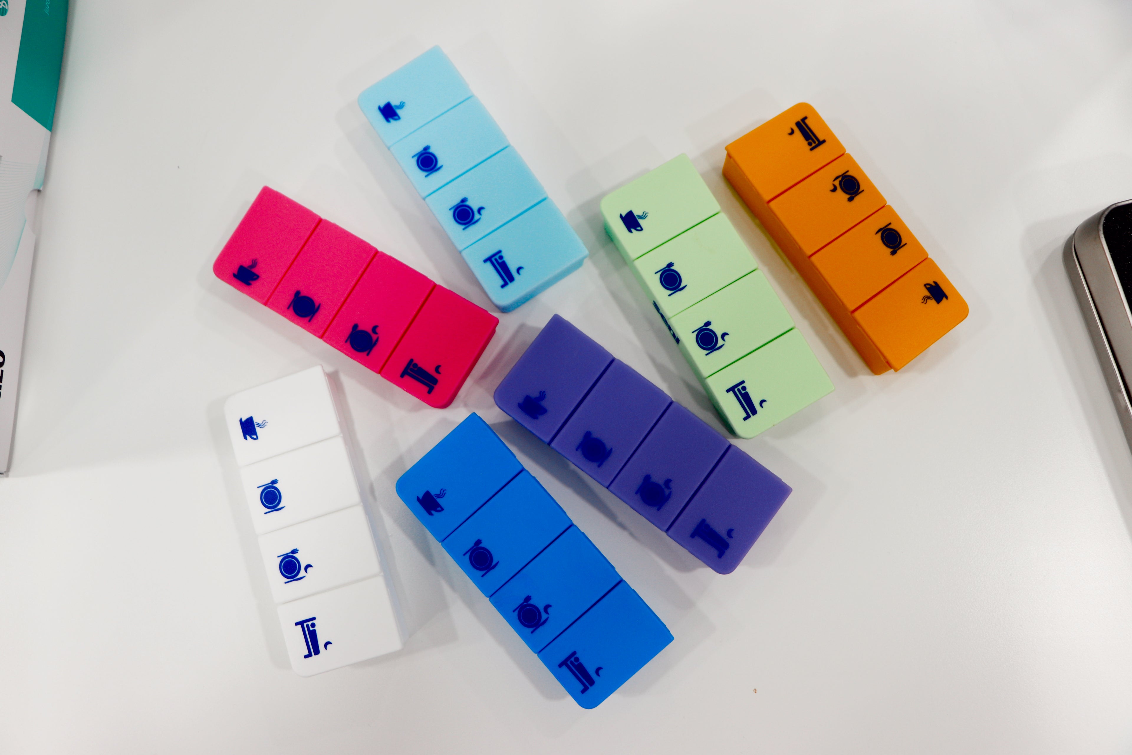 Caixas de medicação diárias de várias cores